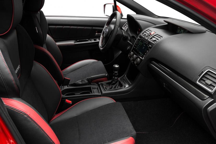 Интерьер Subaru WRX 2017 года  (NA) (фото 20 из 45)